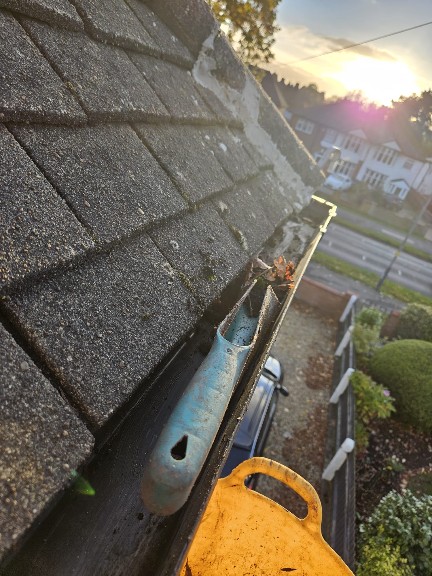 Tool for cleaning gutters